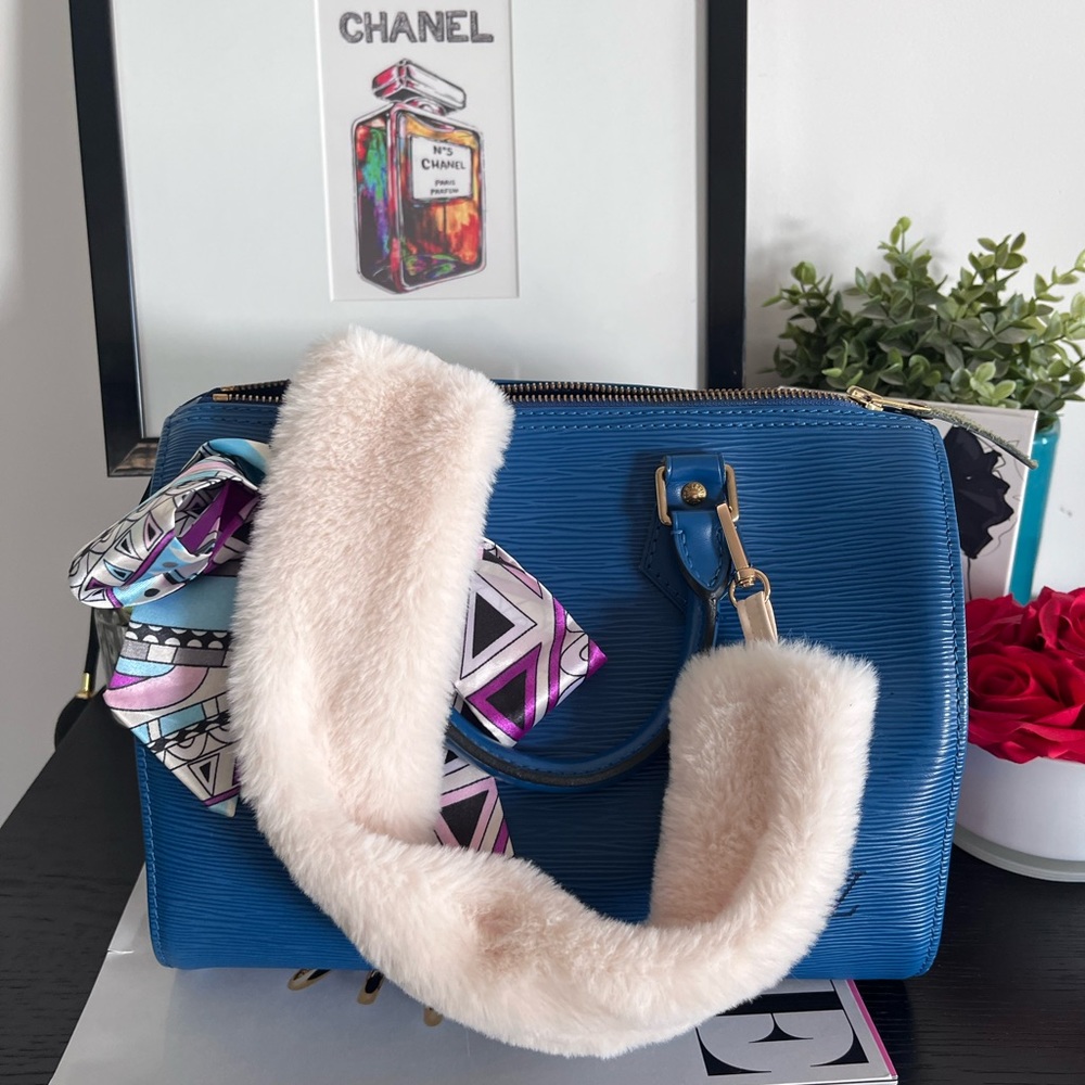 Authentic Louis Vuitton Epi Speedy 25 - Picture 2 of 12
